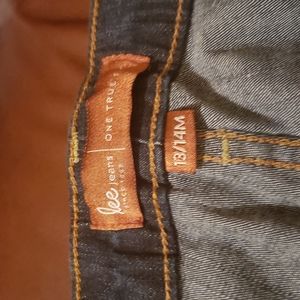 Women lee jeans. Brand new never worn,smokefree home. Cute blue stud button.